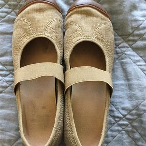 Keen casual canvas shoe with strap. Size 9